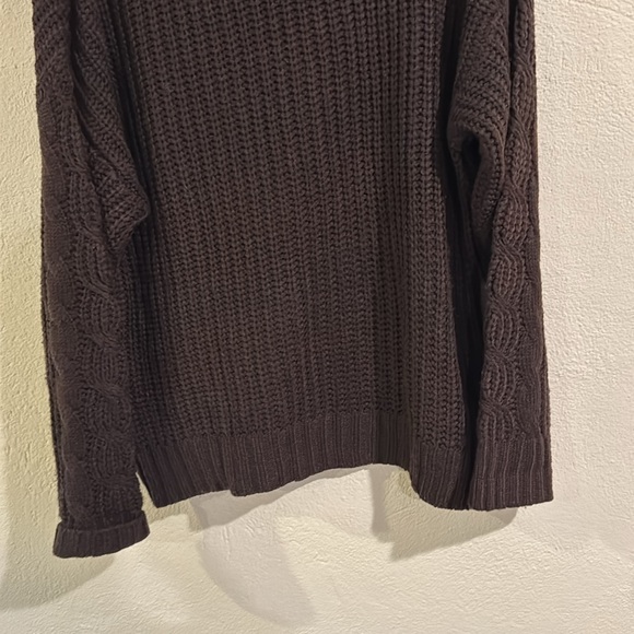 John + Jenn Sweater - Picture 11 of 11